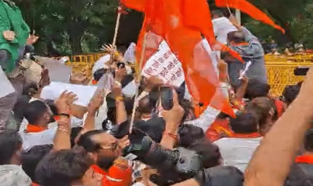 untitled-1785587460