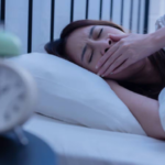 PCOS से बिगड़ सकती है नींद, तेज खर्राटे और सुबह की थकान जैसे संकेतों को बिल्कुल नजरअंदाज न करें